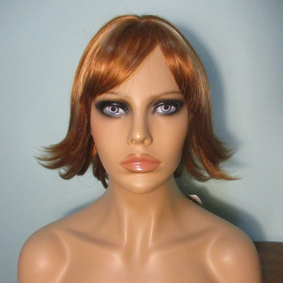 8" two tone blonde flip WIG by MAGIC TOUCH - Picture 2 of 8